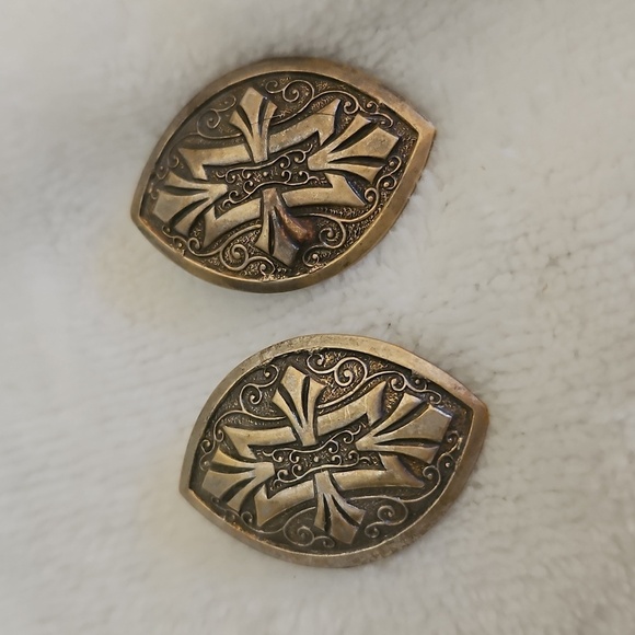 Vintage Medieval Warrior Shield Castlecore Post Earrings - Picture 2 of 5